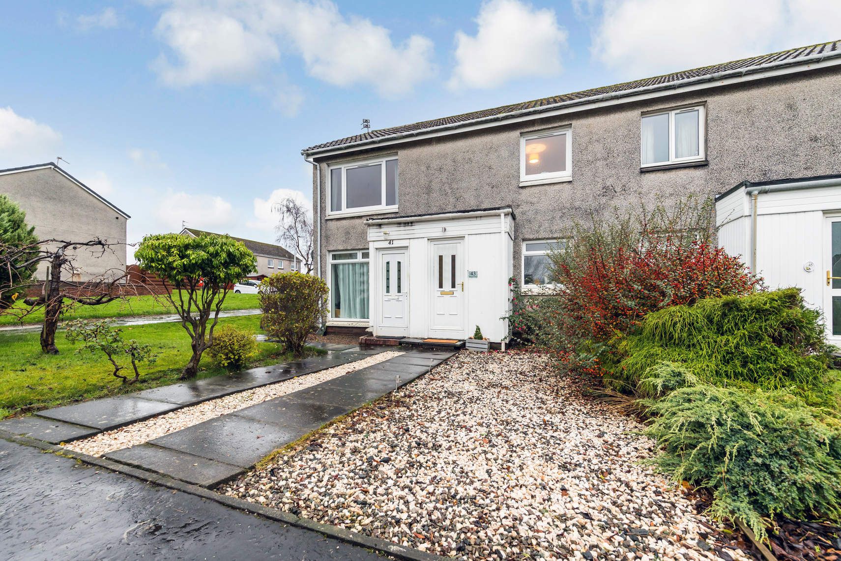 43 Glenavon Drive, Cairneyhill, DUNFERMLINE, KY12 8XQ Ross & Connel