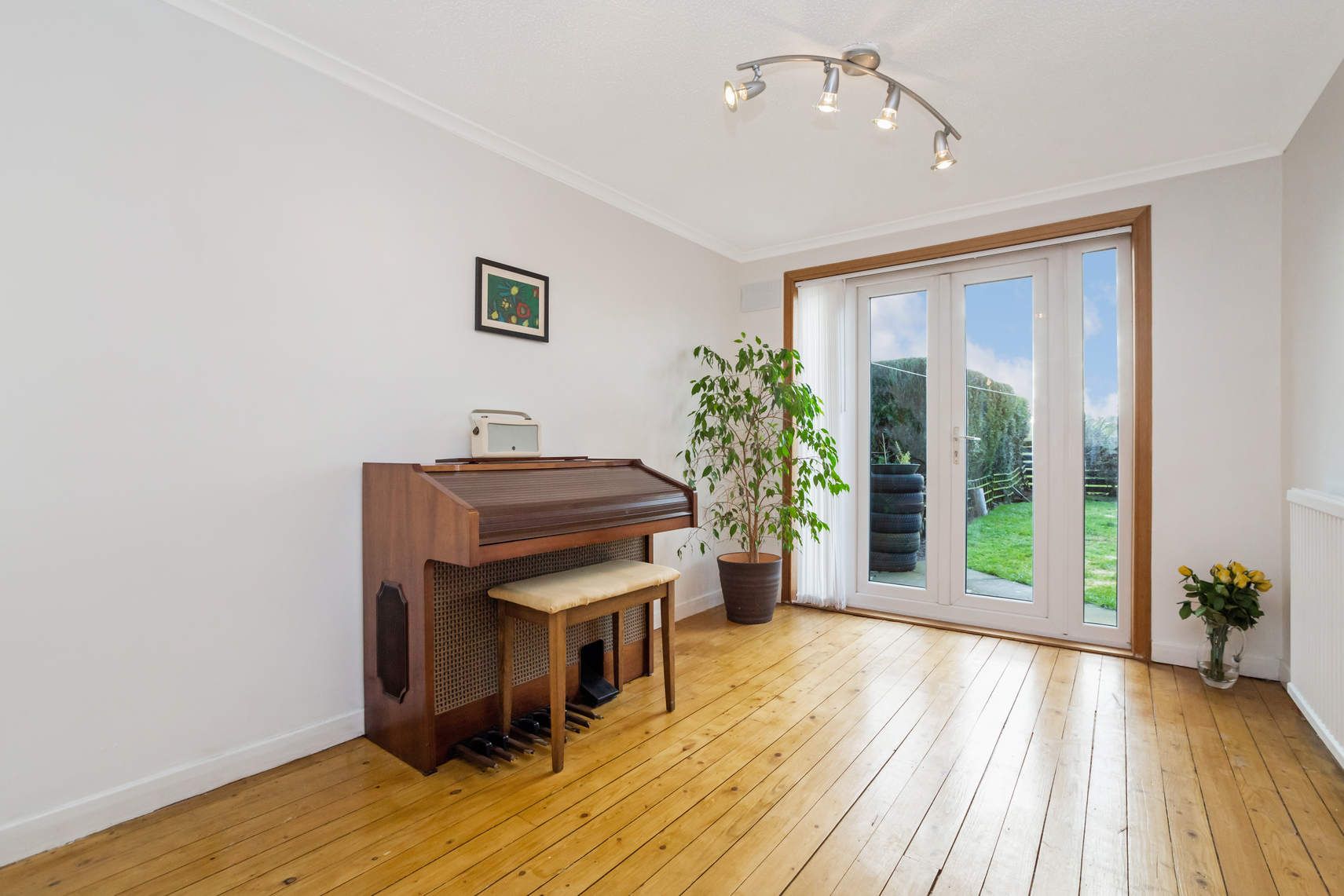 90 Pitcorthie Drive, DUNFERMLINE, KY11 8AJ Ross & Connel Ross & Connel