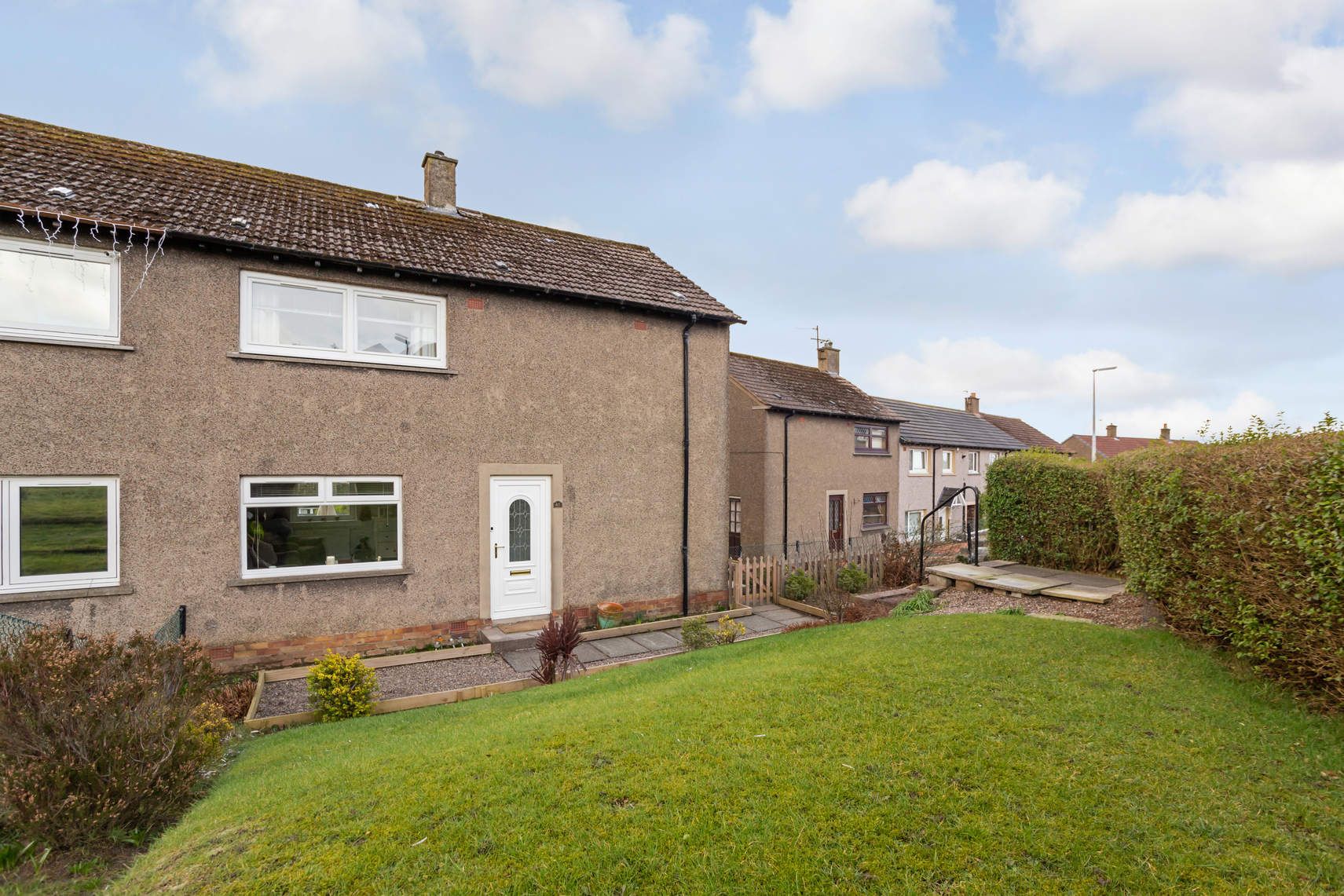45 Almond Road, DUNFERMLINE, KY11 4BX Ross & Connel Ross & Connel