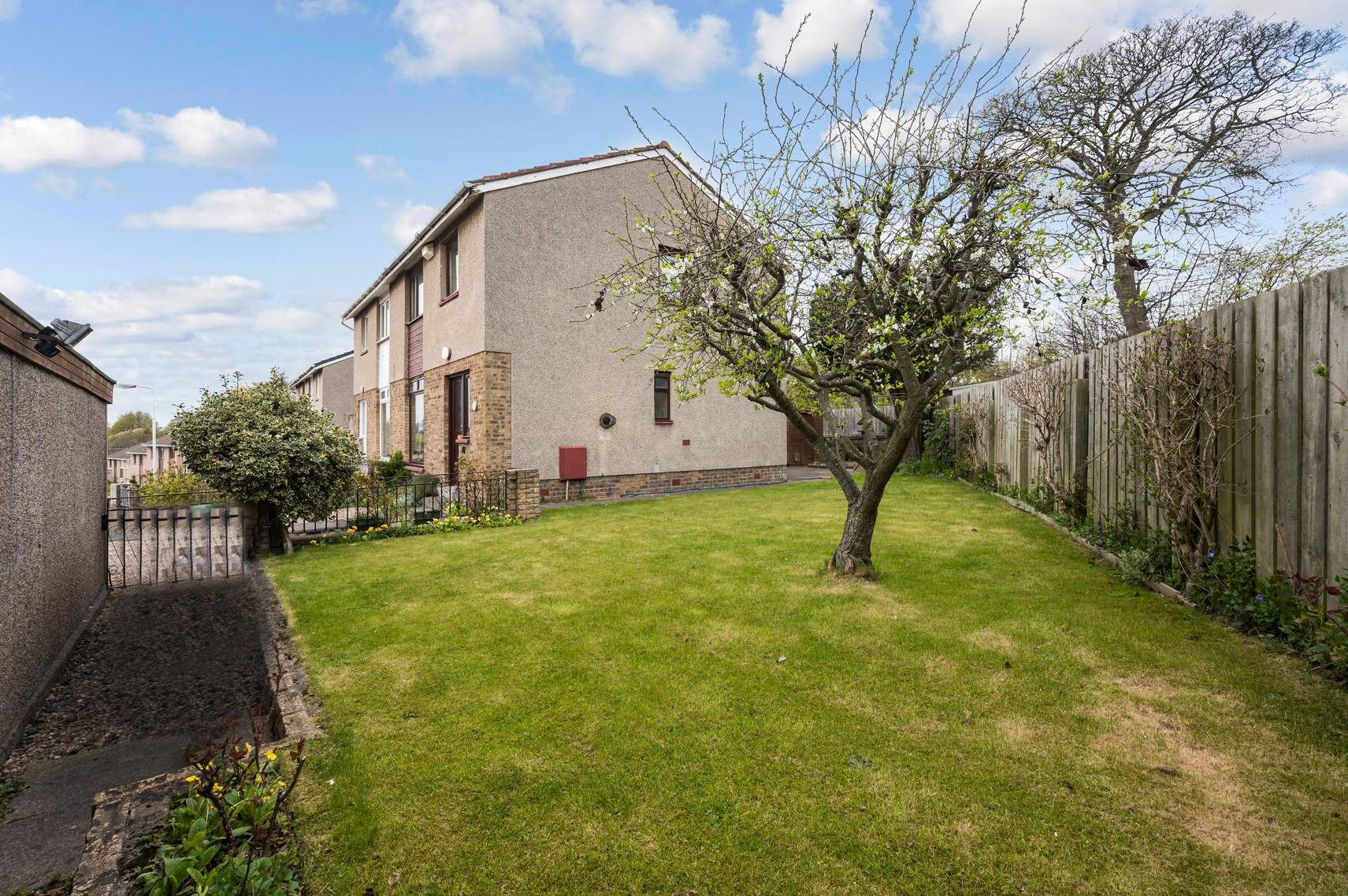 29 Broomieknowe, DUNFERMLINE, KY11 4YR Ross & Connel Ross & Connel