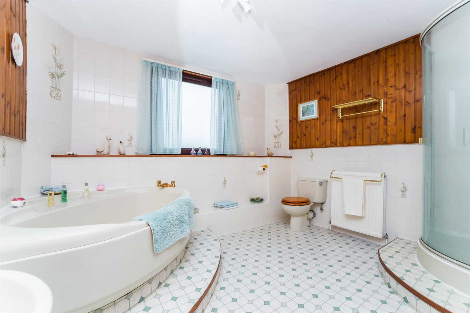 4 Carron Grove, DUNFERMLINE, KY11 4LN Ross & Connel Ross & Connel