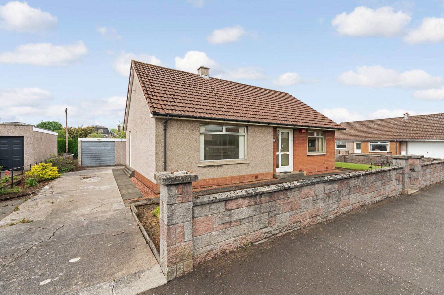 37 Dean Drive, Crossford, DUNFERMLINE, KY12 8PF - Ross & Connel : Ross ...