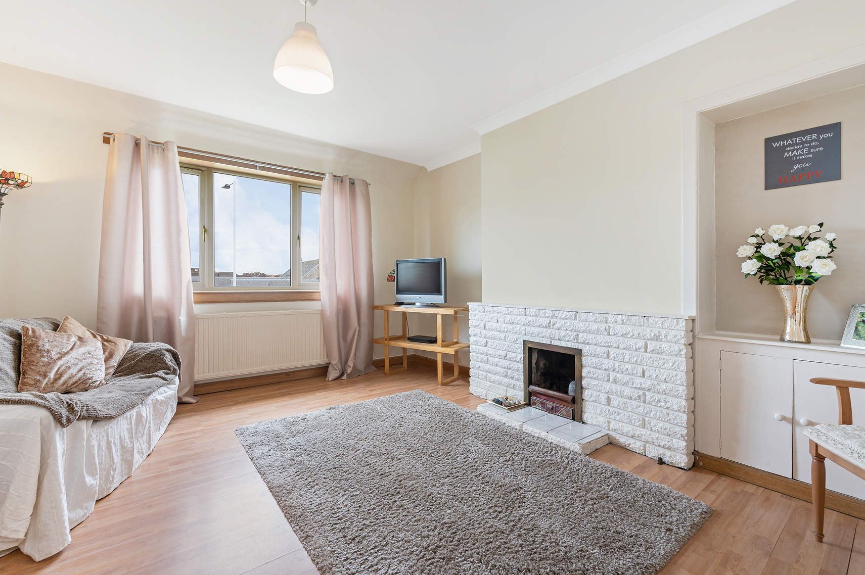 16 Station Road, Oakley, DUNFERMLINE, KY12 9QE Ross & Connel Ross