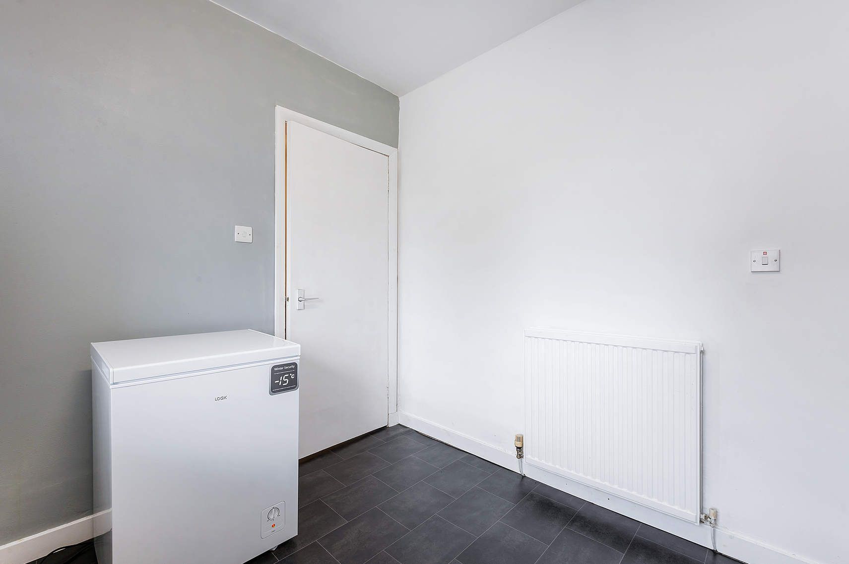 16 Station Road, Oakley, DUNFERMLINE, KY12 9QE Ross & Connel Ross