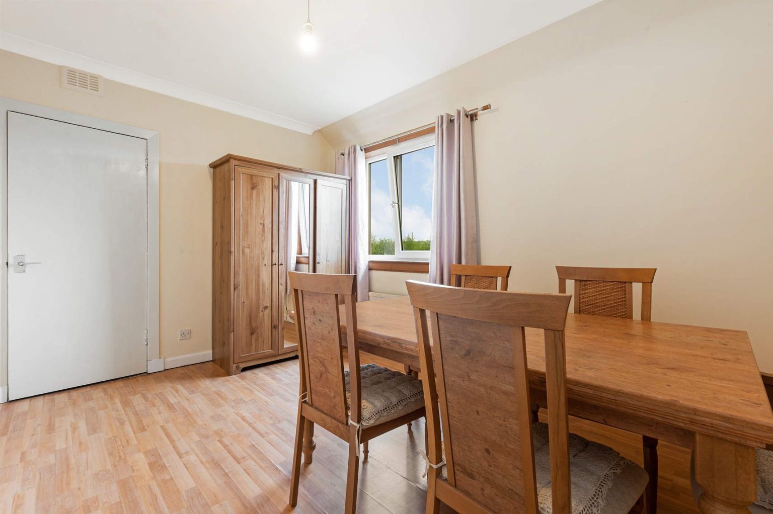 16 Station Road, Oakley, DUNFERMLINE, KY12 9QE Ross & Connel Ross