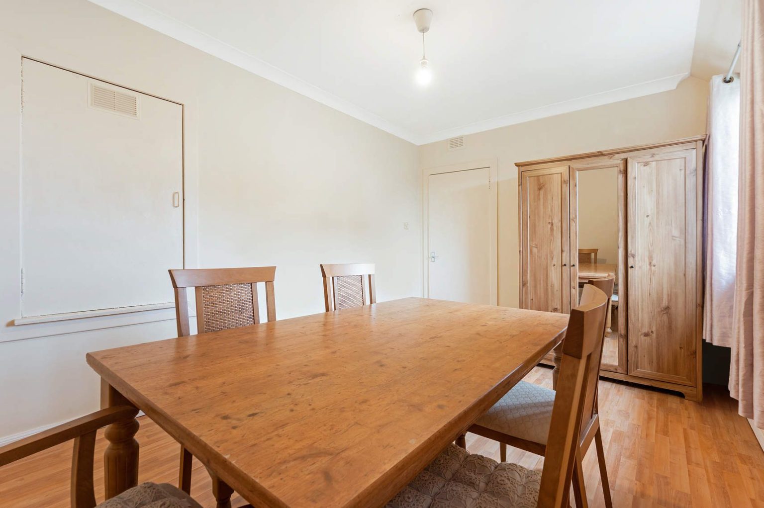 16 Station Road, Oakley, DUNFERMLINE, KY12 9QE Ross & Connel Ross