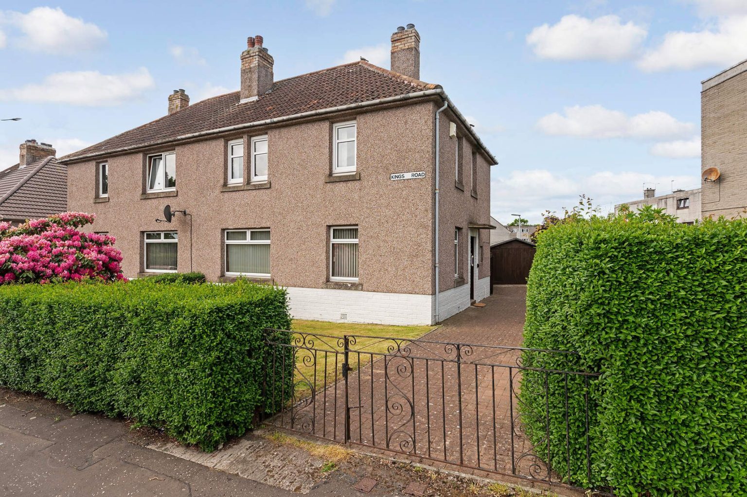 10 Kings Road, Rosyth, DUNFERMLINE, KY11 2SP Ross & Connel Ross