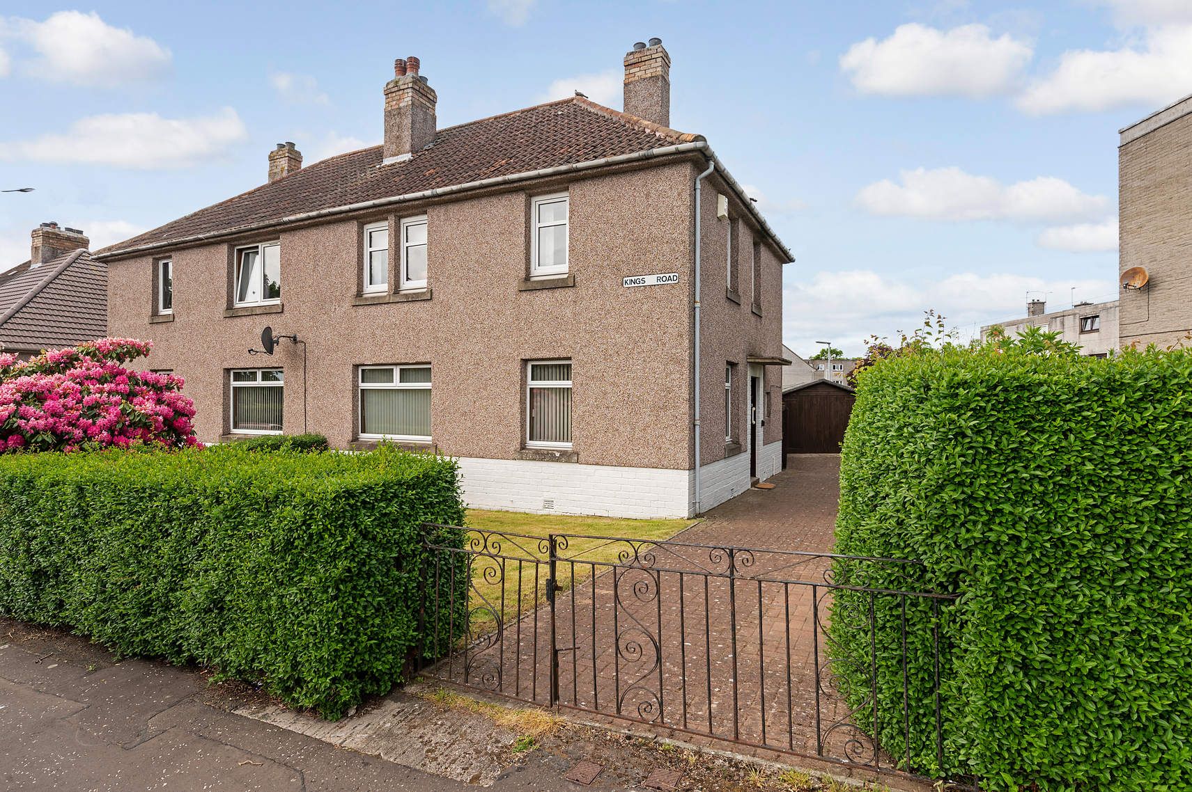 10 Kings Road, Rosyth, DUNFERMLINE, KY11 2SP Ross & Connel Ross