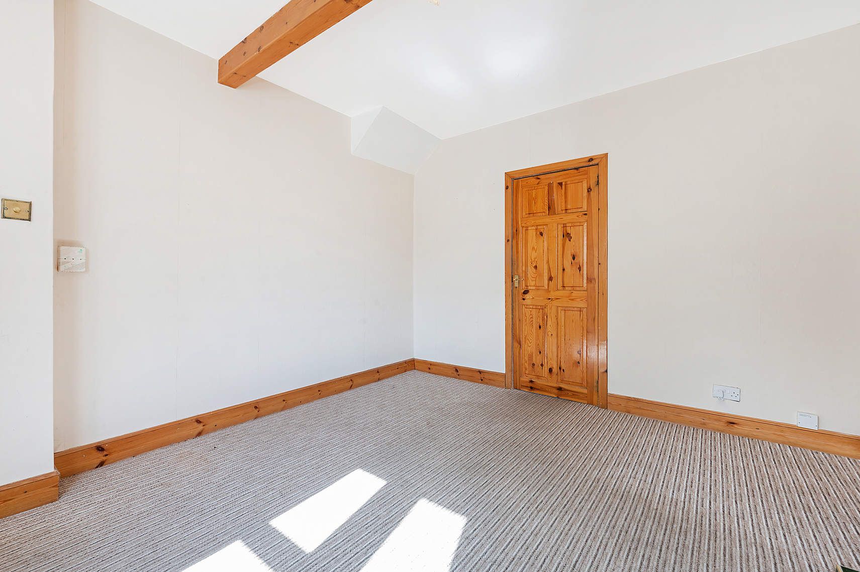 12 Pinkerton Place, Rosyth, DUNFERMLINE, KY11 2JN Ross & Connel