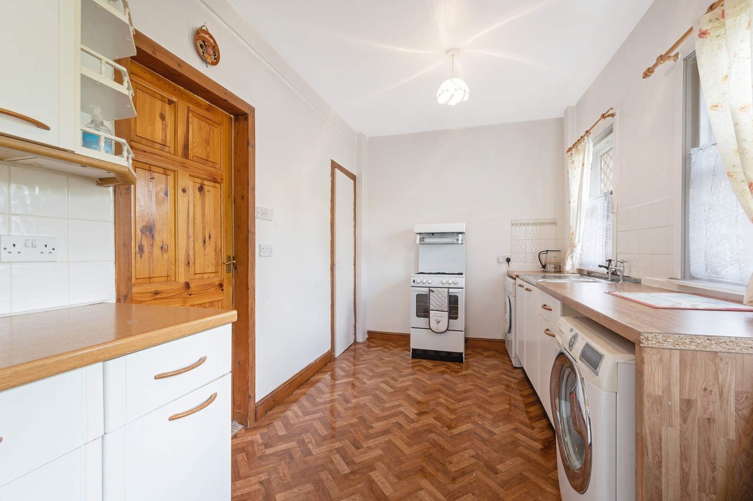 12 Pinkerton Place, Rosyth, DUNFERMLINE, KY11 2JN Ross & Connel