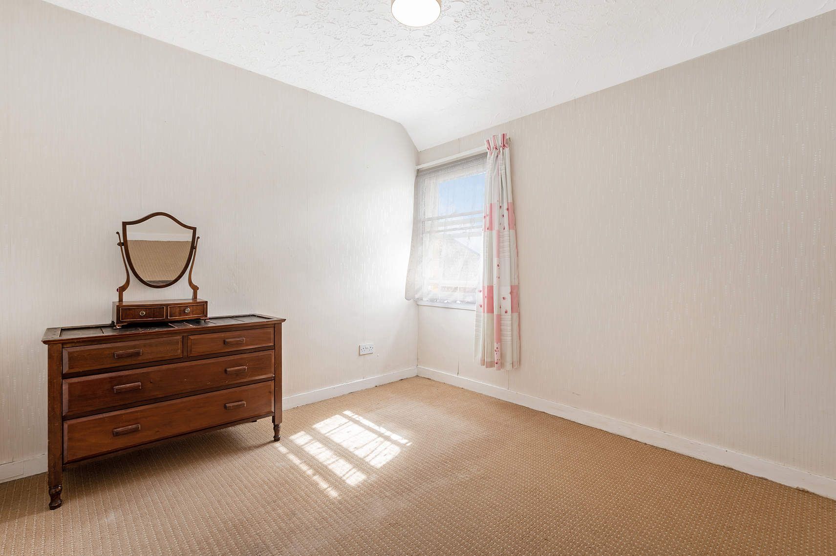 12 Pinkerton Place, Rosyth, DUNFERMLINE, KY11 2JN Ross & Connel