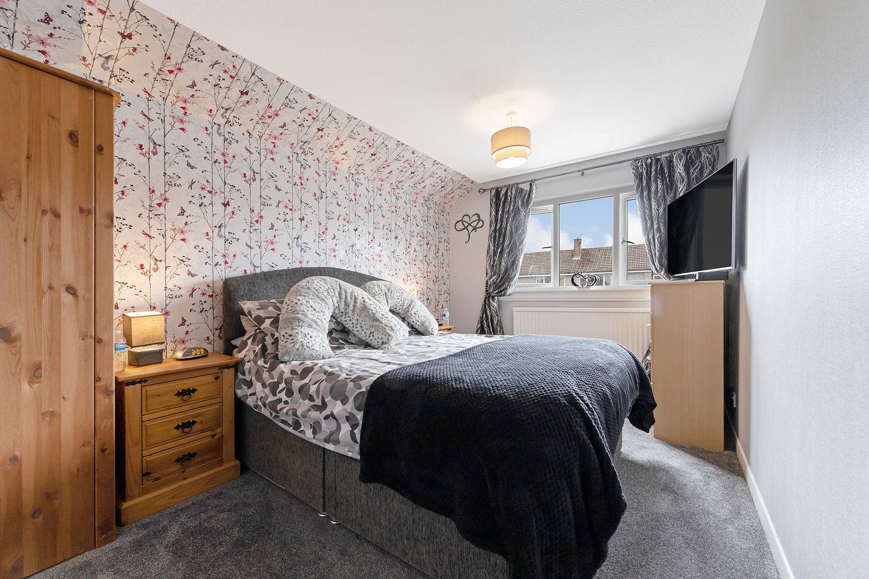 233 Pitcorthie Drive, DUNFERMLINE, KY11 8BS Ross & Connel Ross & Connel