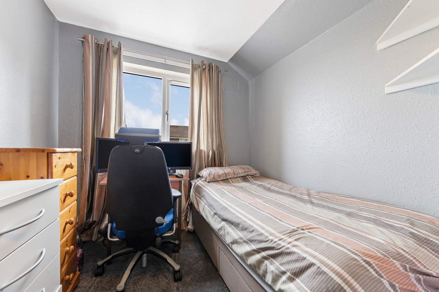 233 Pitcorthie Drive, DUNFERMLINE, KY11 8BS Ross & Connel Ross & Connel