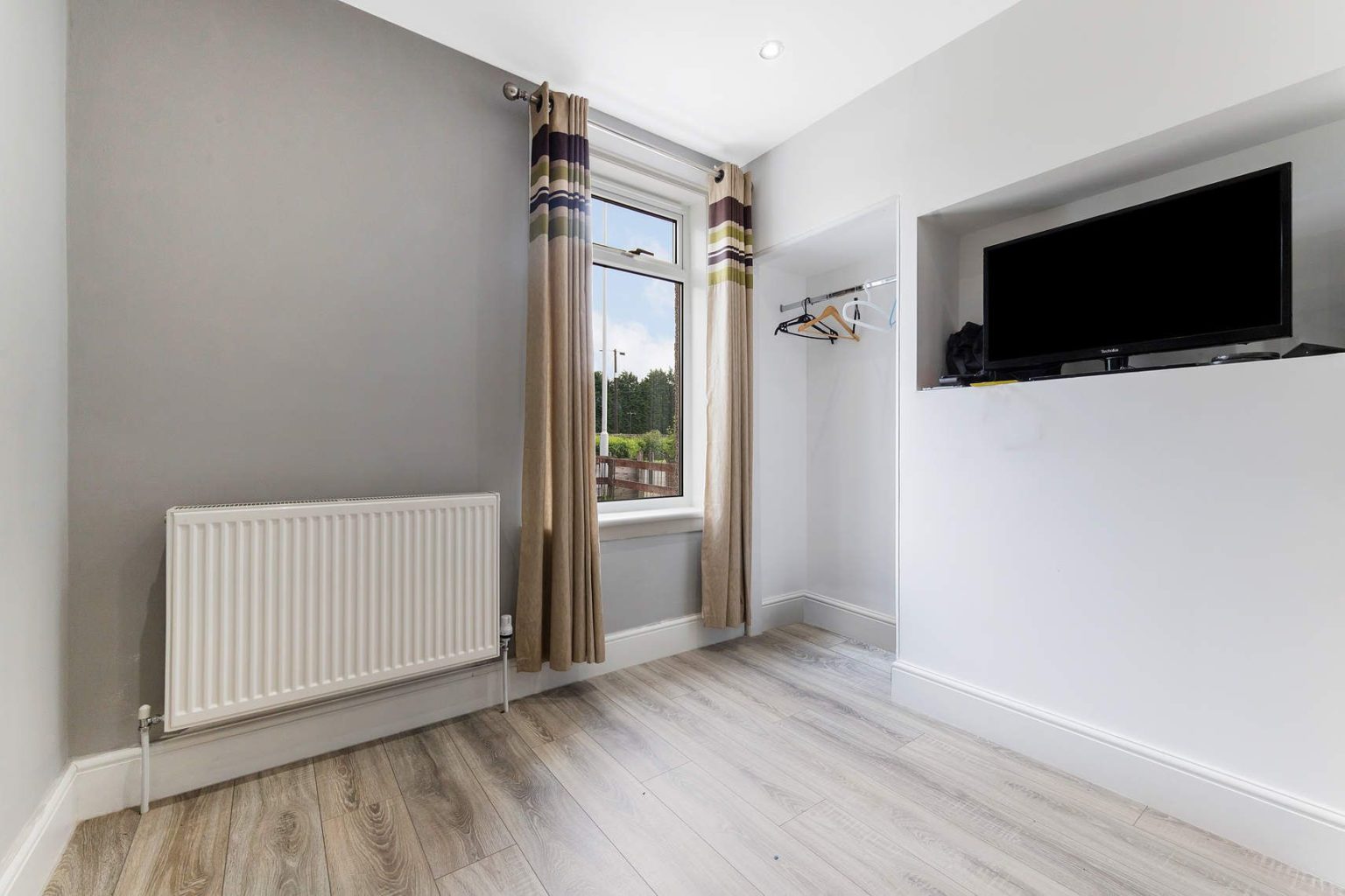 42 Blairwood Terrace, Oakley, DUNFERMLINE, KY12 9QG Ross & Connel