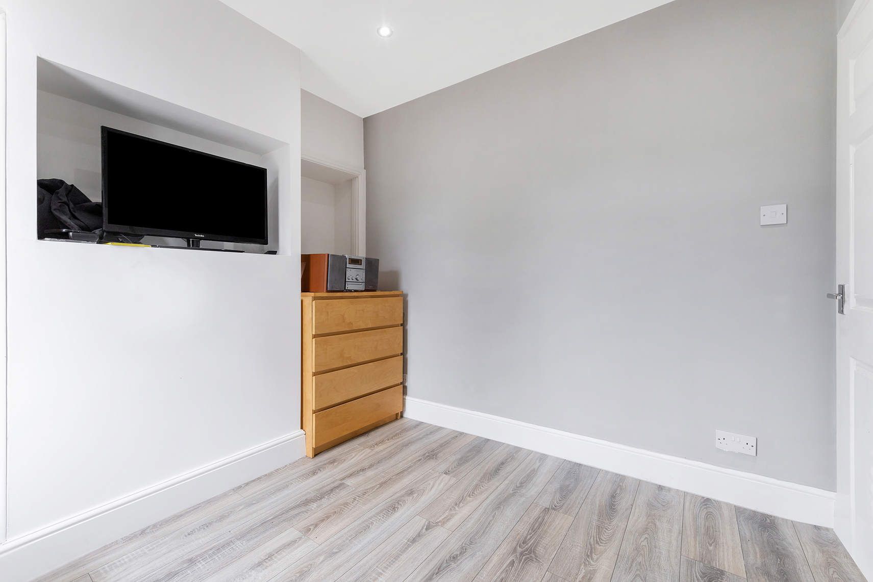 42 Blairwood Terrace, Oakley, DUNFERMLINE, KY12 9QG Ross & Connel