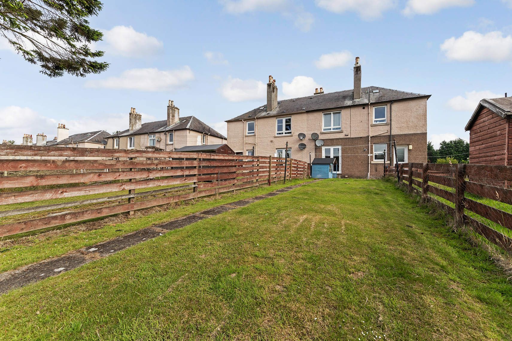 42 Blairwood Terrace, Oakley, DUNFERMLINE, KY12 9QG Ross & Connel