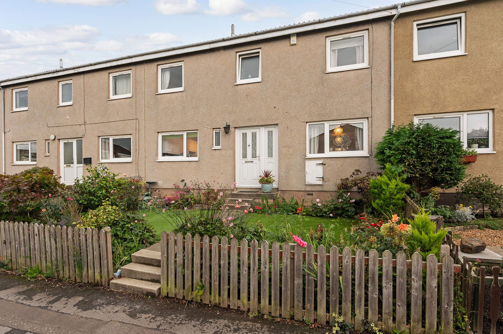 45 Sherbrooke Road, Rosyth, DUNFERMLINE, KY11 2YP Ross & Connel