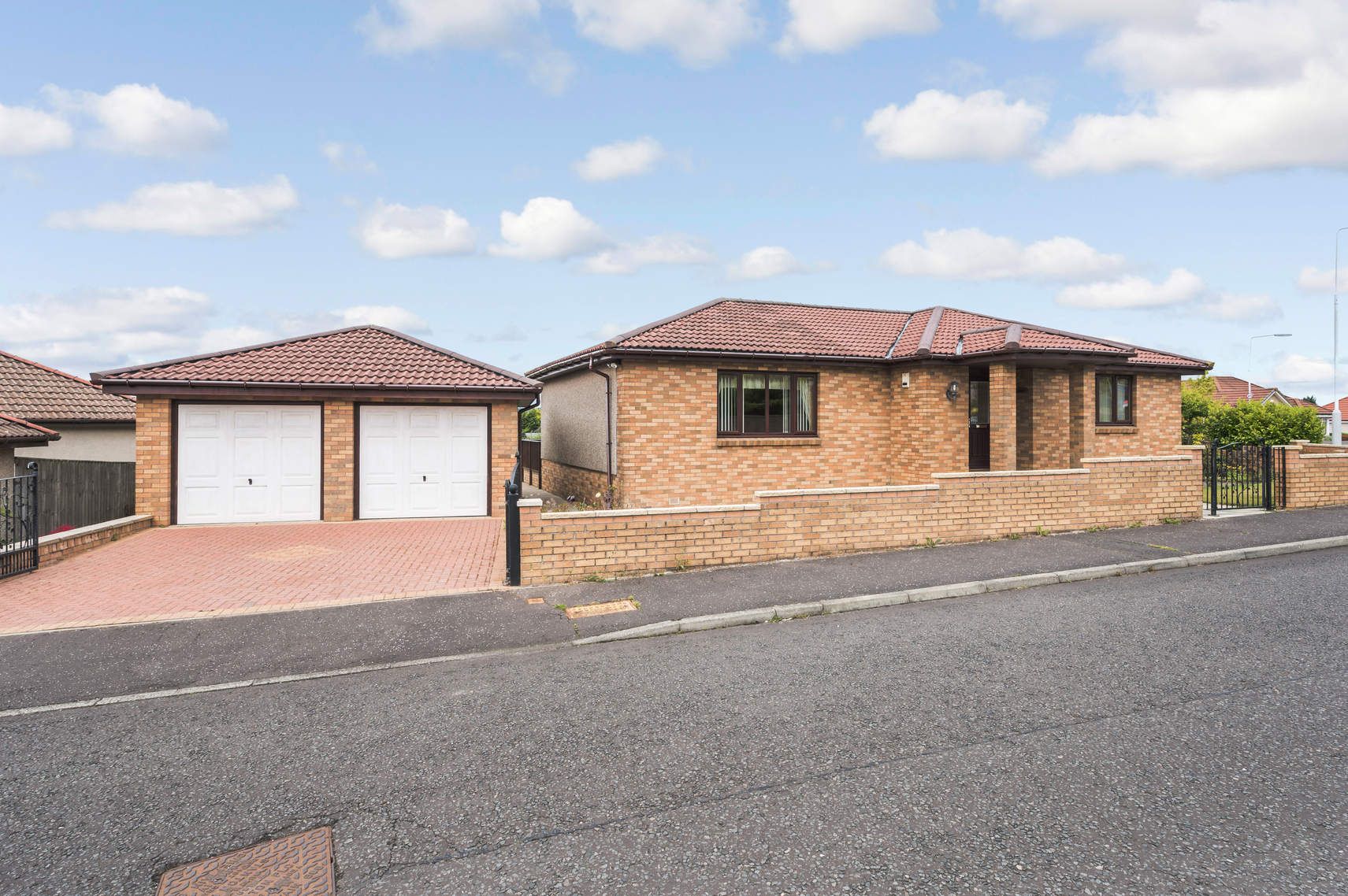 16 Lochwood Park, Kingseat, DUNFERMLINE, KY12 0UX Ross & Connel