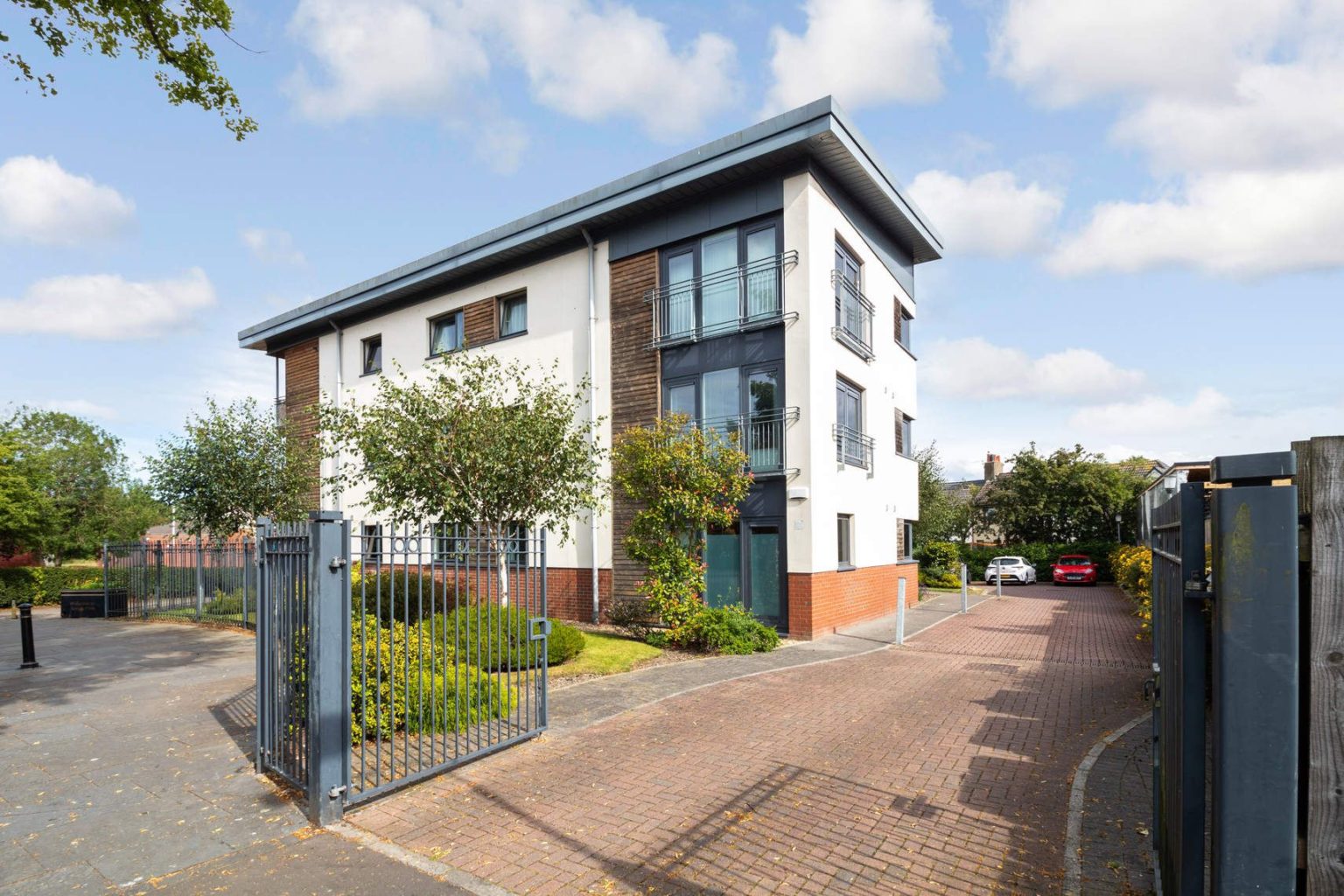 Parkgate Apartments, 11 Parkgate, Rosyth, DUNFERMLINE, KY11 2JW Ross