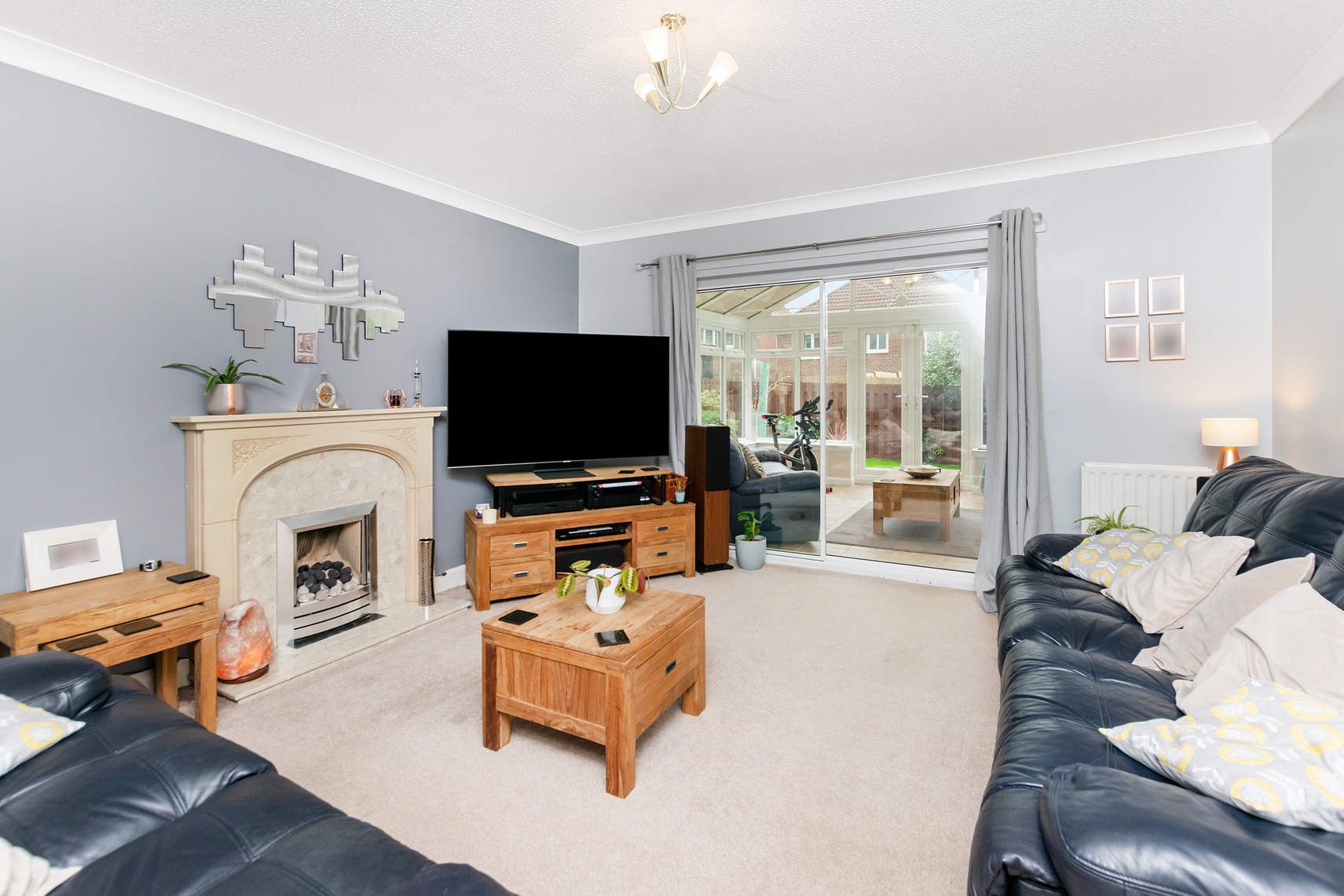 54 Bruce Gardens, DUNFERMLINE, KY11 8HG Ross & Connel Ross & Connel