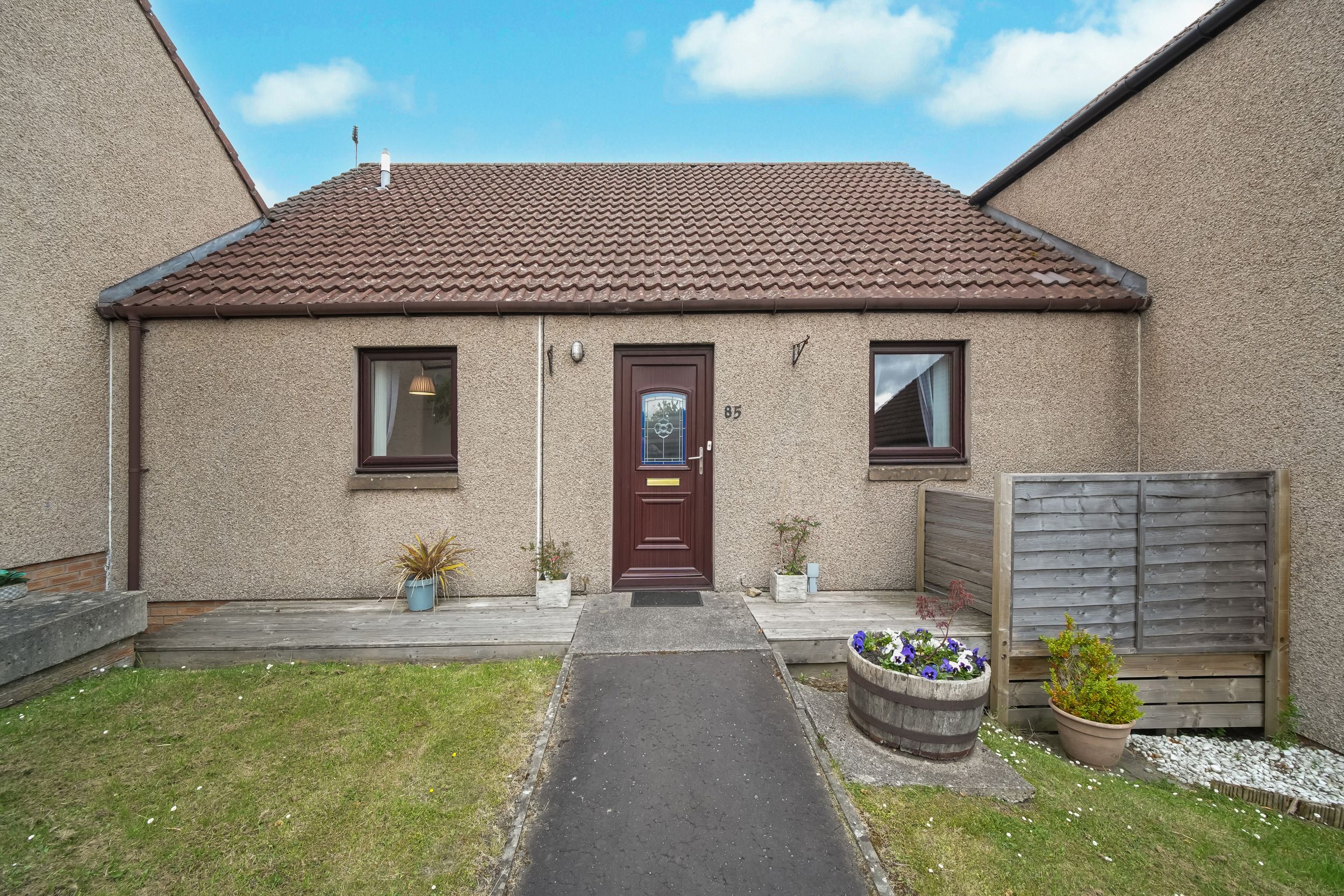 85 Rose Gardens, Cairneyhill, Dunfermline, KY12 8QS