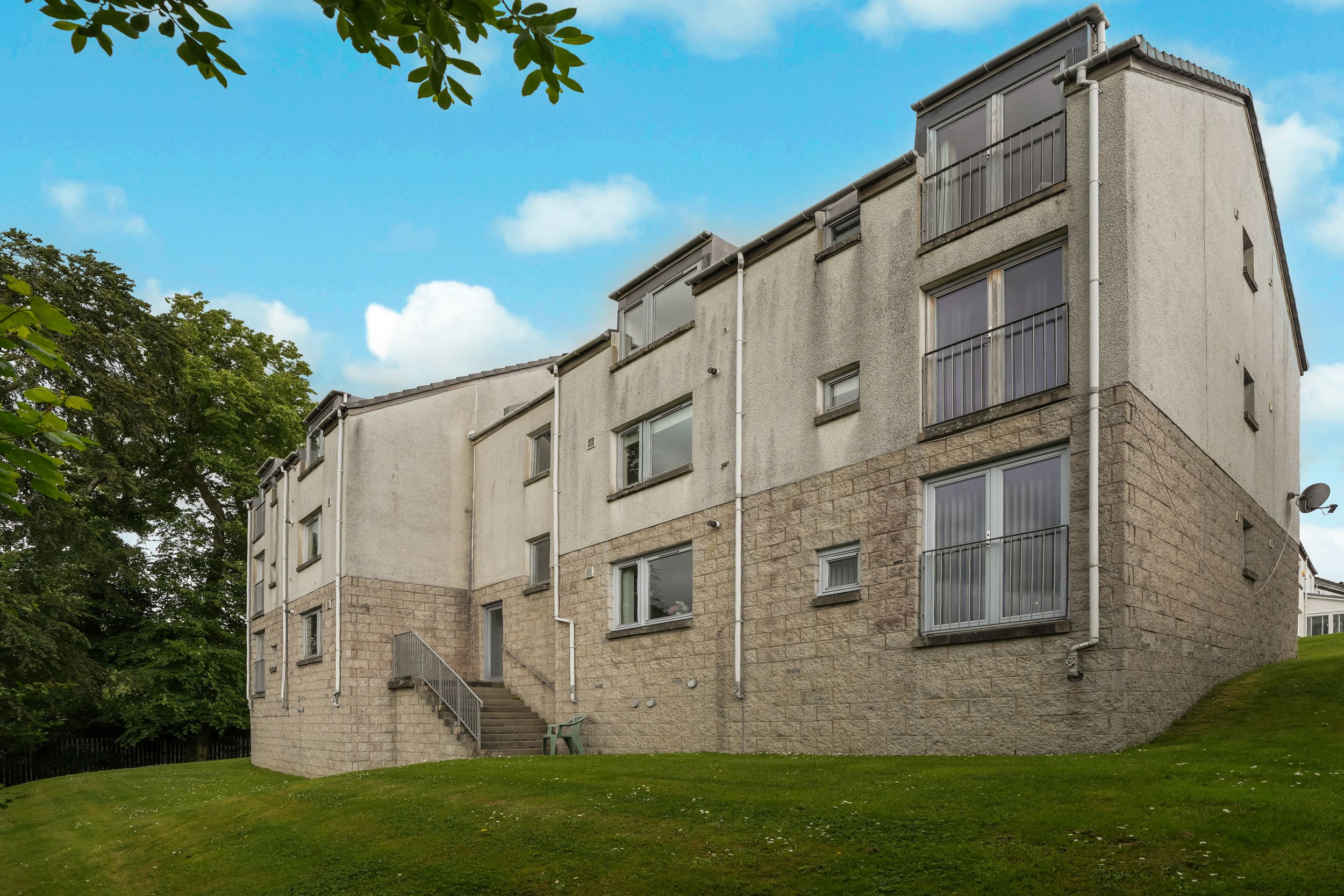 Flat E, 20 St. Margarets Well, Dunfermline, KY12 0HZ