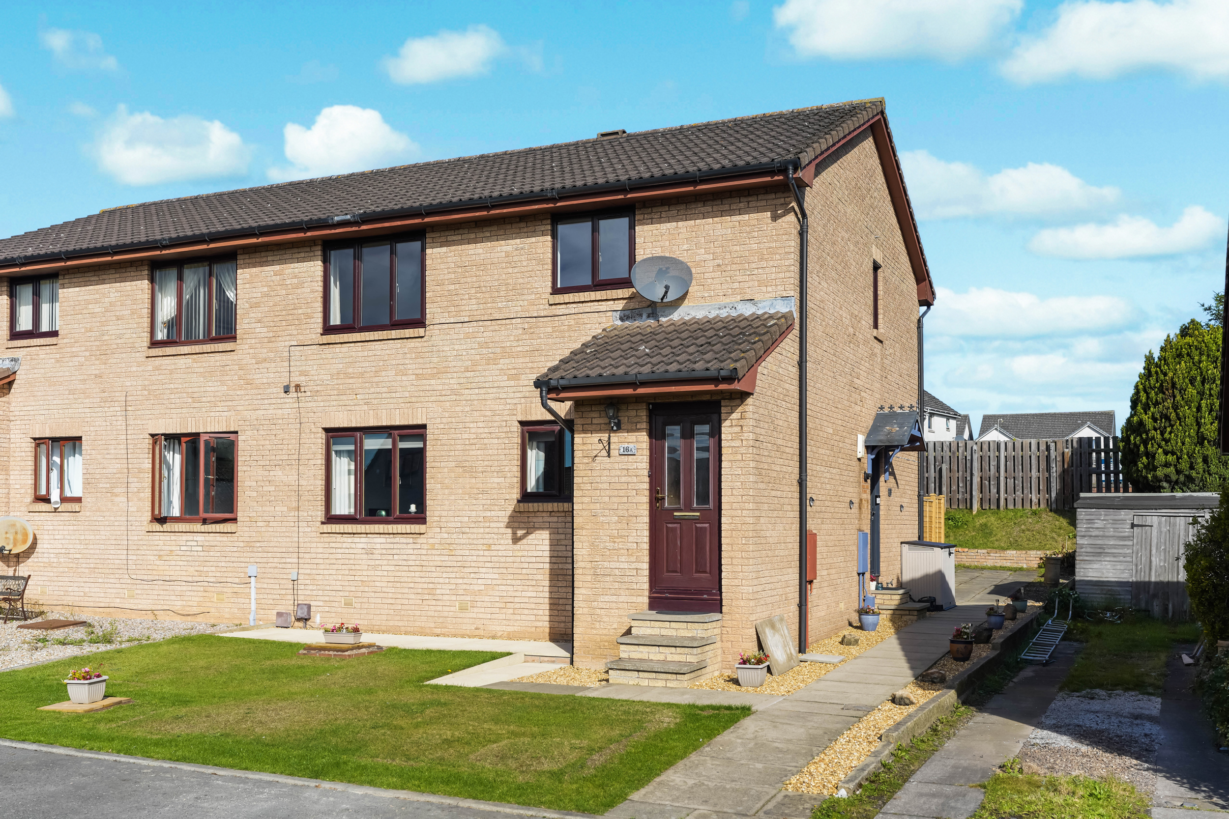 16a Cantlie Place, Rosyth, Dunfermline, KY11 2HN